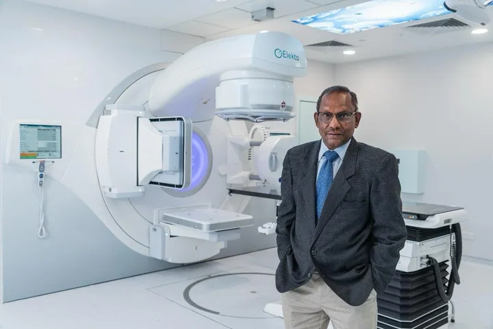 Dr. Jayendran Dharmaratnam in an oncology treatment room