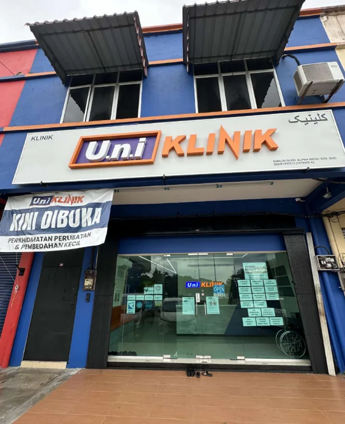 Exterior of U.N.I KLINIK (MENTAKAB)
